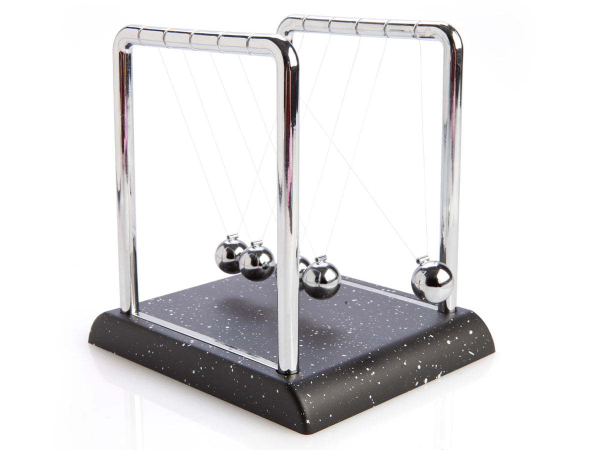 Newton&#39;s Cradle Medium