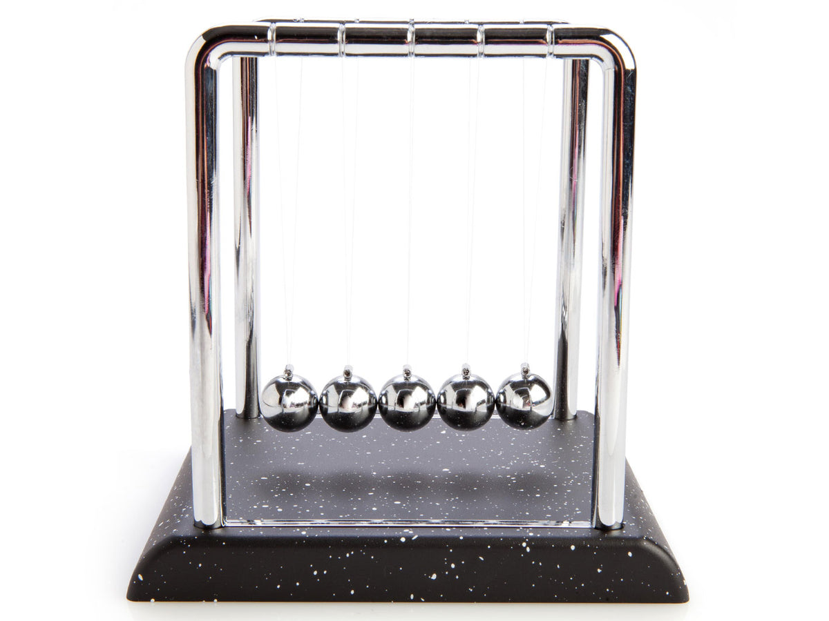 Newton&#39;s Cradle Medium